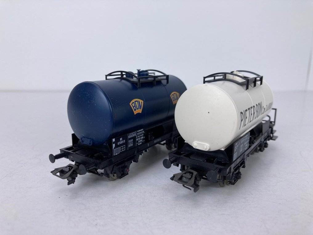 Märklin H0轨 - 48542 - 模型火车货车组 (2) - 配有两辆油罐车“Pieter Bon Czn Zaandam” - NS #3.2
