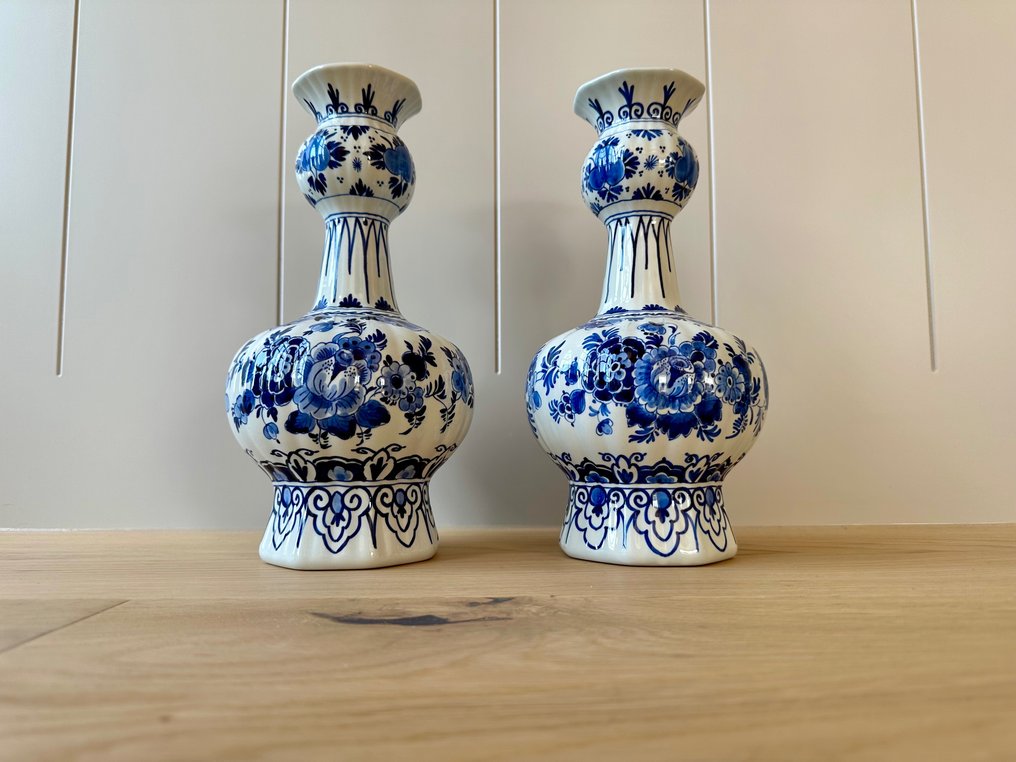 De Porceleyne Fles, Delft - Vase (2)  - Keramik - Par #1.1