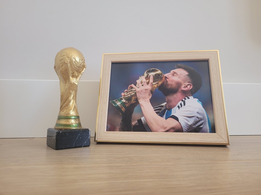 FIFA-WM-Trophäe + Leo-Messi-Box (Katar 2022)  #2.2
