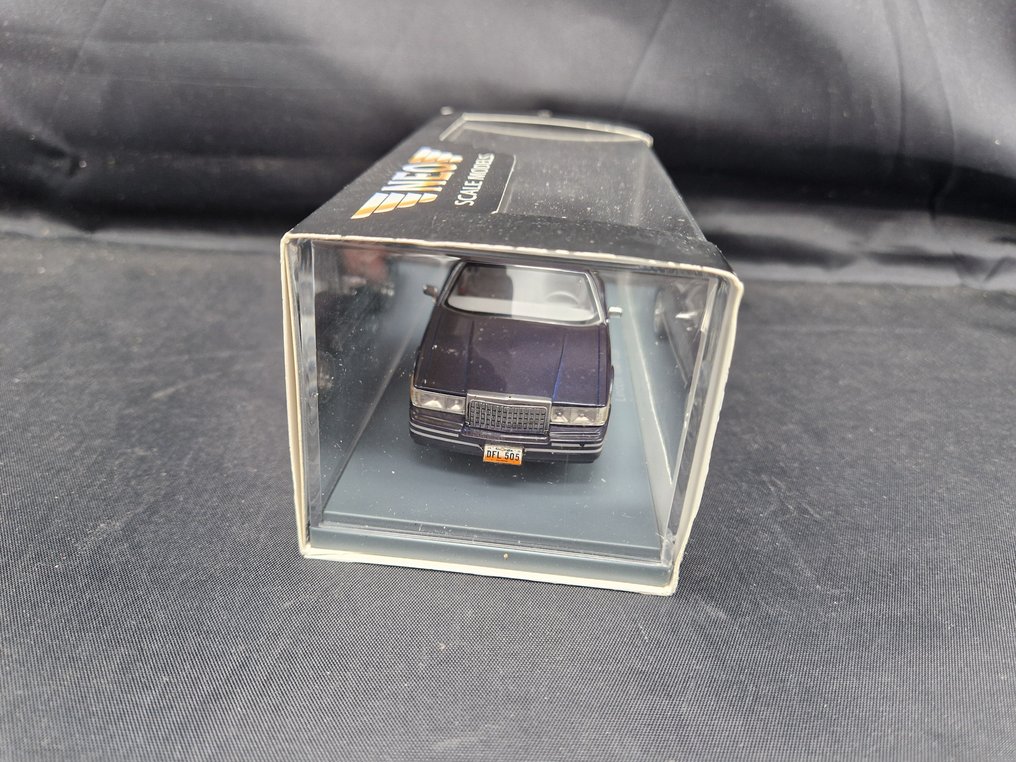 Neo Scale Models 1:43 - Miniatura de carro - Lincoln Town Car - NEO45505 #3.1