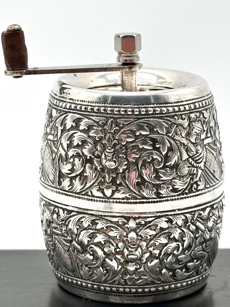 No reserve-Stevige Pepermolen in geheel bewerkte Balinese zilveren houder. - Σερβίτσιο τραπεζιού - Ασημί #1.2