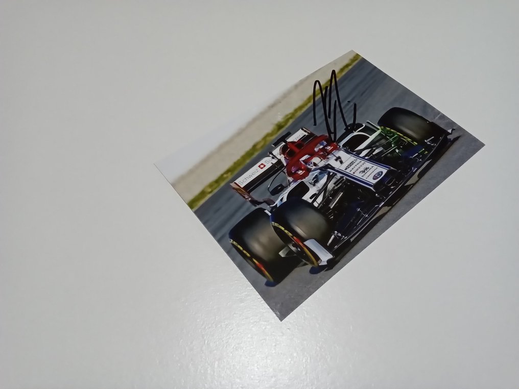 Ferrari - Kimi Räikkönen - 2019 - Photograph  #3.1