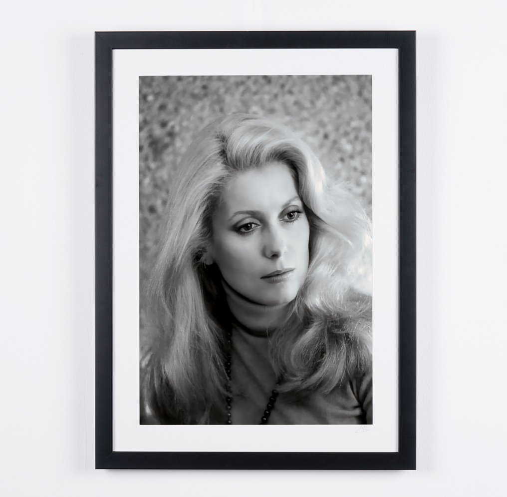 Catherine Deneuve - Iconic - Fine Art Photography - Luxury Wooden Framed 70X50 cm - Limited Edition Nr 01 of 30 - Serial ID 17159 - Original Certificate (COA), Hologram Logo Editor and QR Code - 100% New items. #1.1