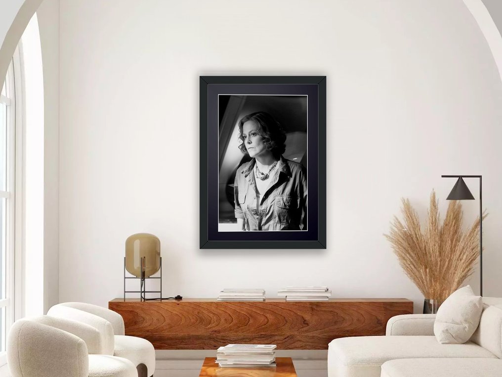Sigourney Weaver - Avatar II - Fine Art Photography - Luxury Wooden Framed 70X50 cm - Limited Edition Nr 01 of 30 - Serial ID 17149 - Original Certificate (COA), Hologram - 100% New. Shipping Reduction from 3 items #2.1