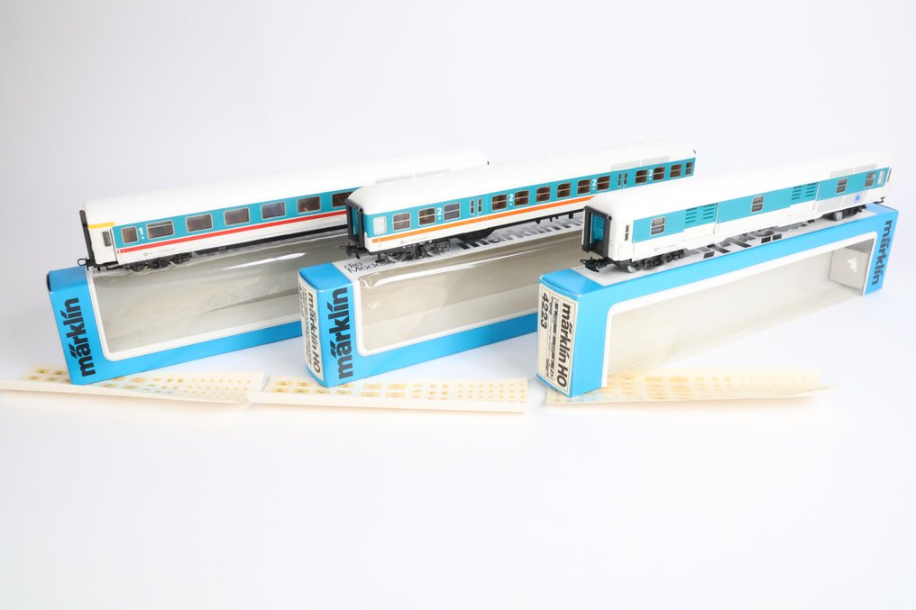 Märklin H0 - 4220/4222/4223 - Modelo ferroviário (3) - 3 baús City Bahn/IC com pintura de teste - DB #1.1