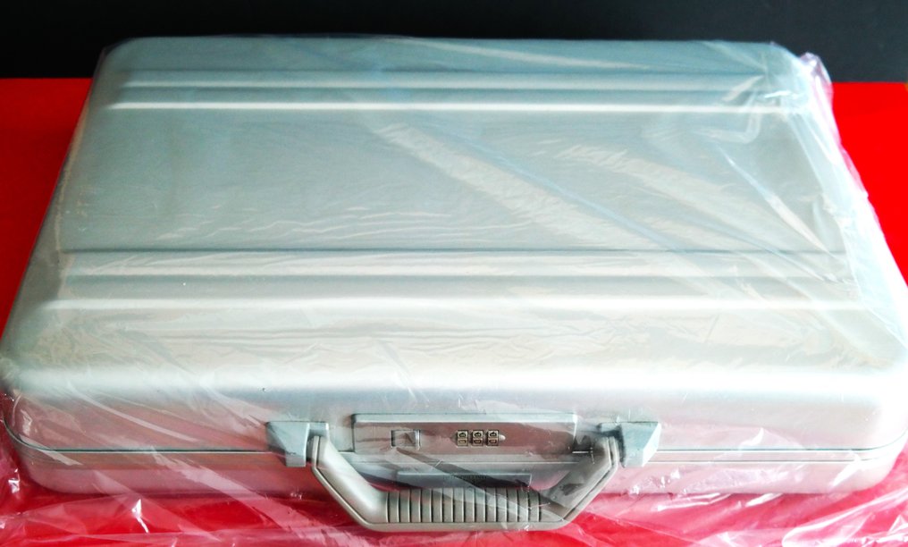 Rolling Stones - Mallette édition limitée Stones ZERO Halliburton (E*Trade Financial tournée mondiale 2002-2003) - 2002 - Édition limitée #4.3