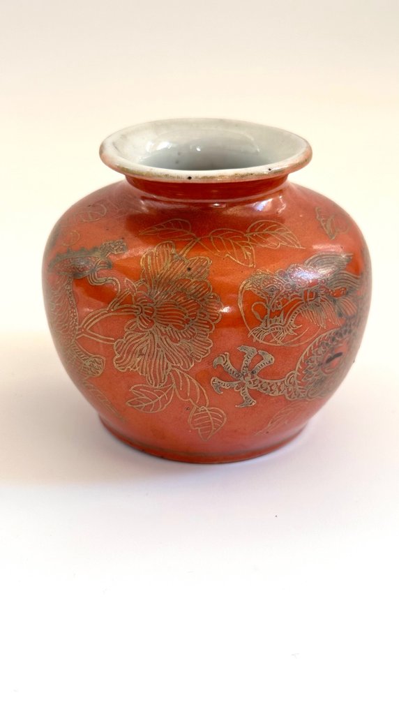 Koral- og guldemaljeret porcelænsvandkande - Kina - Qing-dynastiet (1644-1911) #2.1