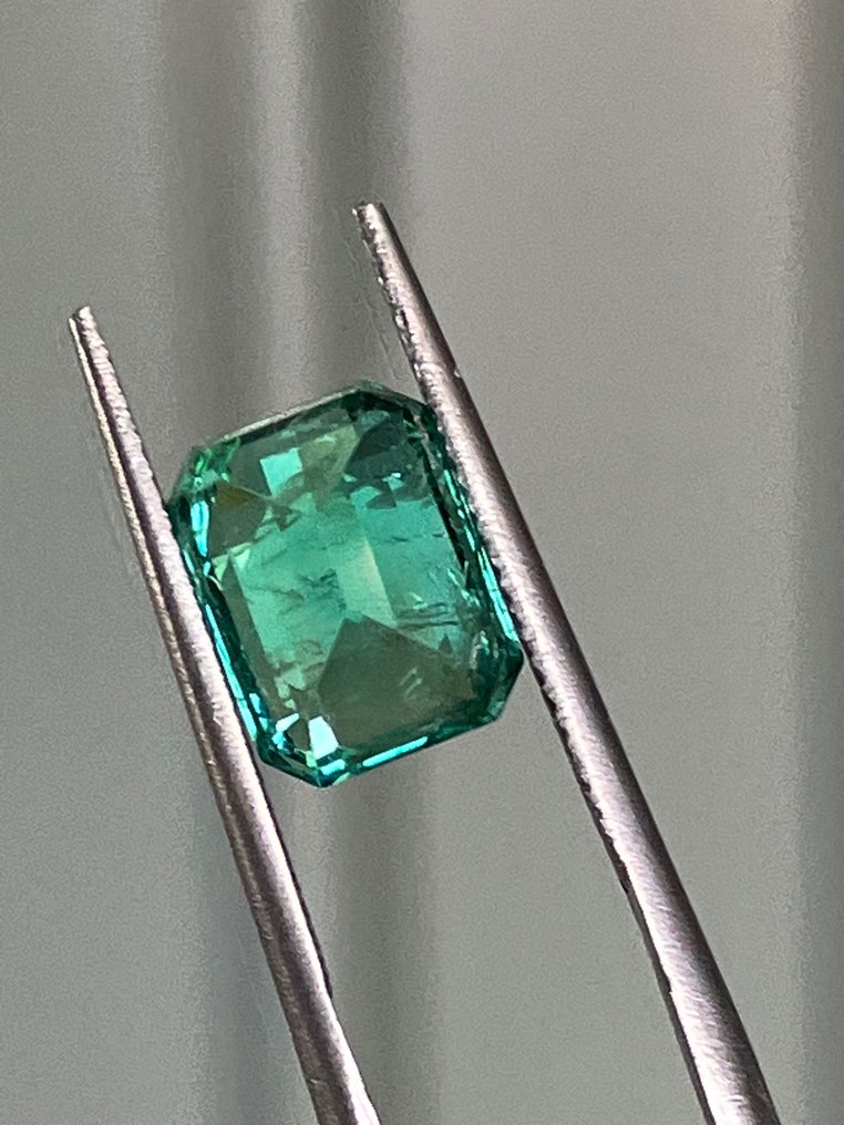 1 pcs  Vert Émeraude  - 3.73 ct - Gemological Institute of America (GIA) #1.0