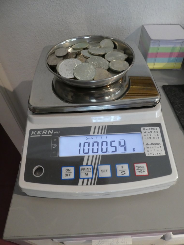 Welt. Lot of 1 Kilo SILVER coins incl. numismatic coins  (Ohne Mindestpreis) #1.1