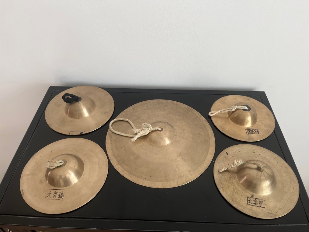 Wuhan - set van 5 oude Chinese bekkens - China cymbal - China  (No Reserve Price) #3.3
