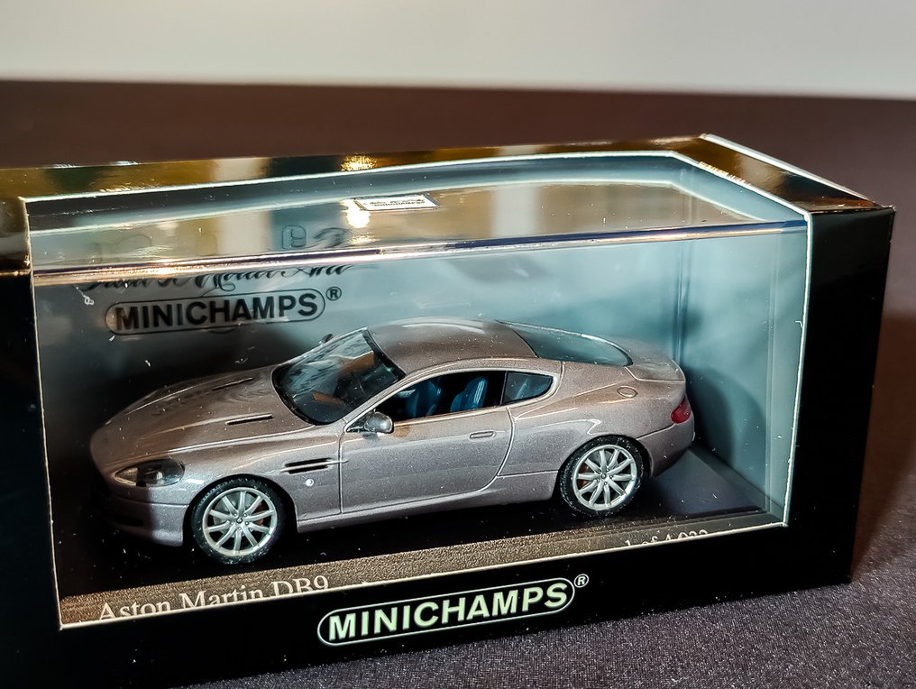 Minichamps 1:43 - Modellino di auto - Aston Martin DB9 #2.1