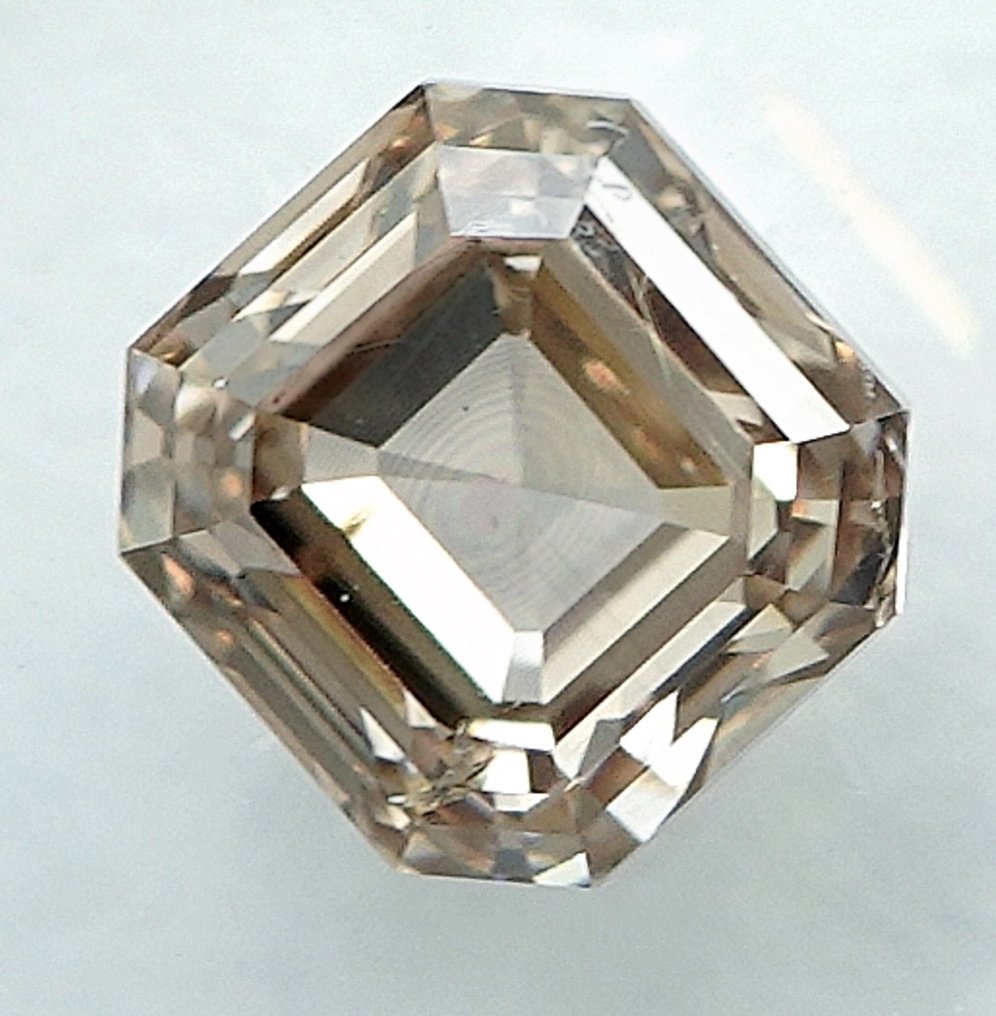 1 pcs Diamant  (Natürlich farbig)  - 0.70 ct - Fancy light Bräunlich Gelb - SI2 - International Gemological Institute (IGI) #2.1
