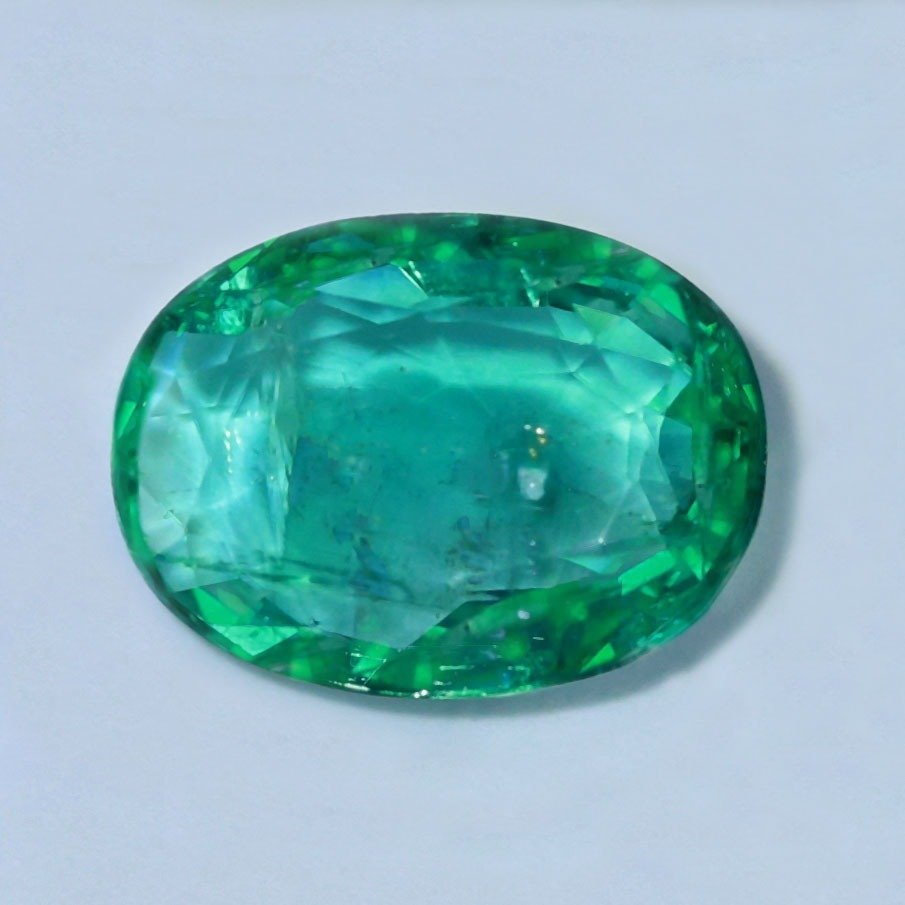 1 pcs  Zöld Smaragd  - 4.51 ct - Nemzetközi Gemmológiai Intézet (IGI) - Élénkzöld smaragd #1.0