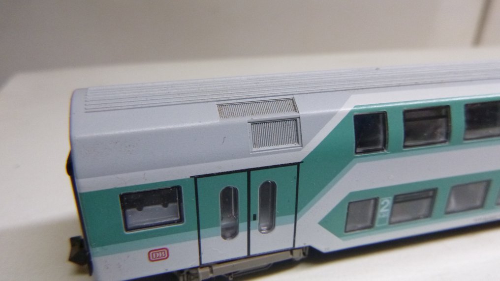 Minitrix N - Set de trenes (2) - Transporte local en vagón de dos pisos de 2.ª clase, así como de 1.ª y 2.ª clase - #4886 - DB #2.2
