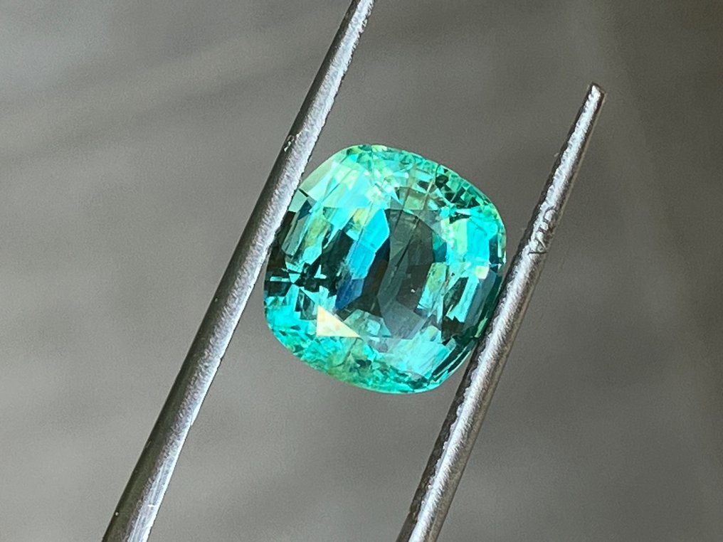 1 pcs  绿色 祖母绿  - 3.84 ct - 美国宝石研究院（GIA） #1.0