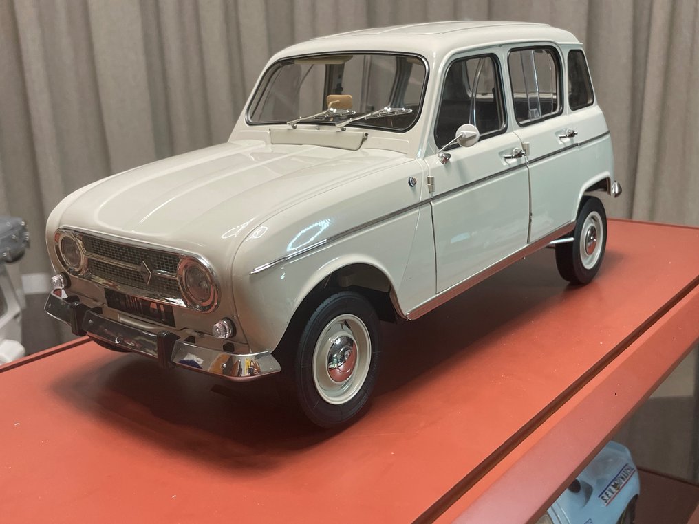 Altaya 1:8 - Voiture miniature - Renault 4L #2.1