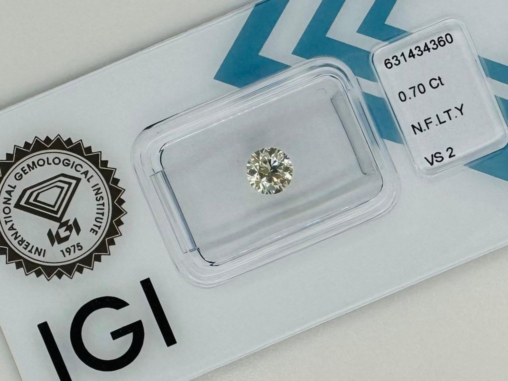 1 pcs Gyémánt  (Természetes színű)  - 0.70 ct - Kerek - Fancy light Sárga - VS2 - Nemzetközi Gemmológiai Intézet (IGI) #2.2