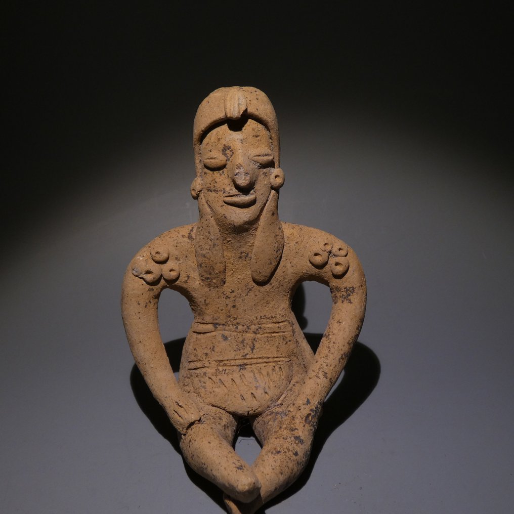 科利马,墨西哥西海岸 Terracotta 坐着的人物。10厘米高。良好。西班牙进口许可证。 #1.0