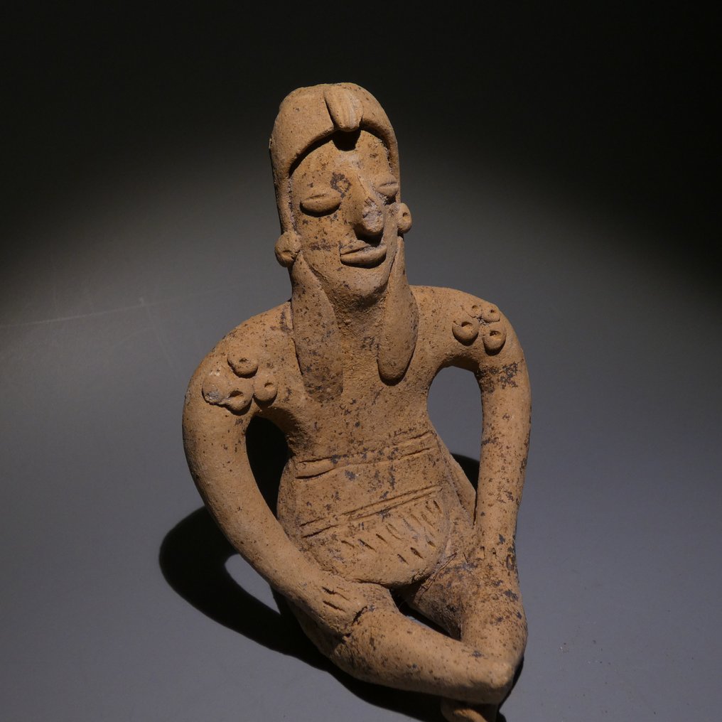 科利马,墨西哥西海岸 Terracotta 坐着的人物。10厘米高。良好。西班牙进口许可证。 #4.3