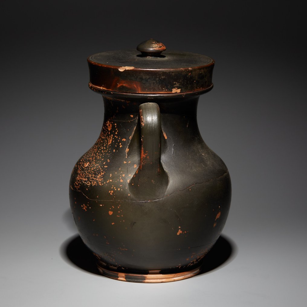 古希腊语，雅典方言 陶瓷 带盖的双耳陶罐。公元前5世纪。高14.7厘米。 #4.3
