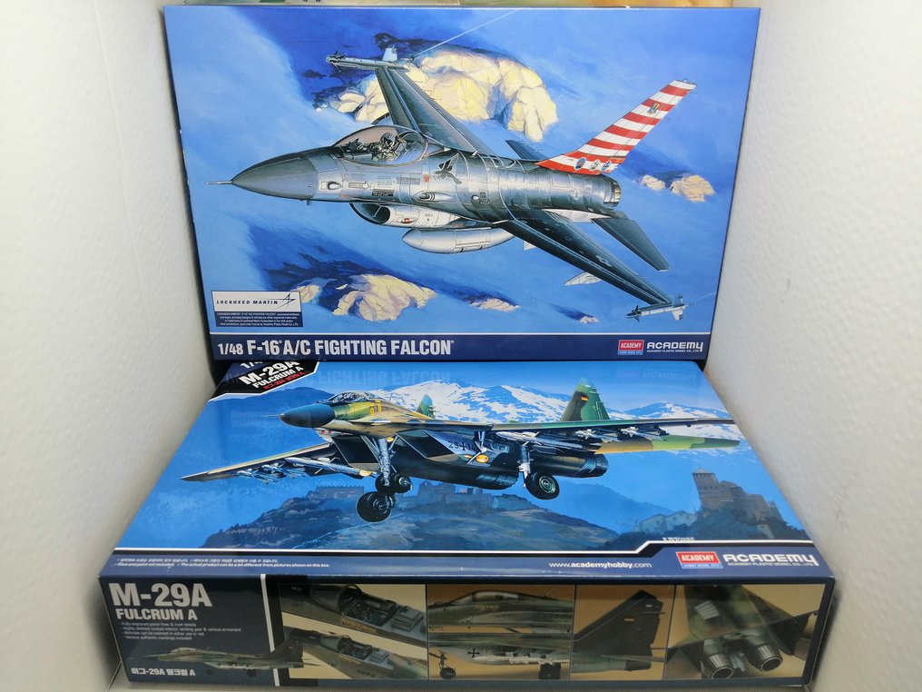 Academy - Toy Lotto aviazione con 2 kit nuovi in plastica in scala 1/48 : Mig 29 A Fulcrum + F 16 A/C - 1990-2000 - plastic kit to assemble and paint #1.0