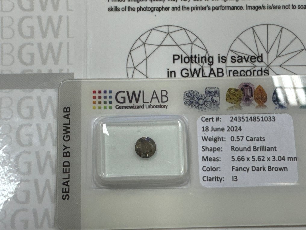 Ingen mindstepris - 1 pcs Diamant  (Natur)  - 0.57 ct - Rund - I3 - Gemewizard Gemological Laboratory (GWLab) - Fancy mørkebrun #1.1