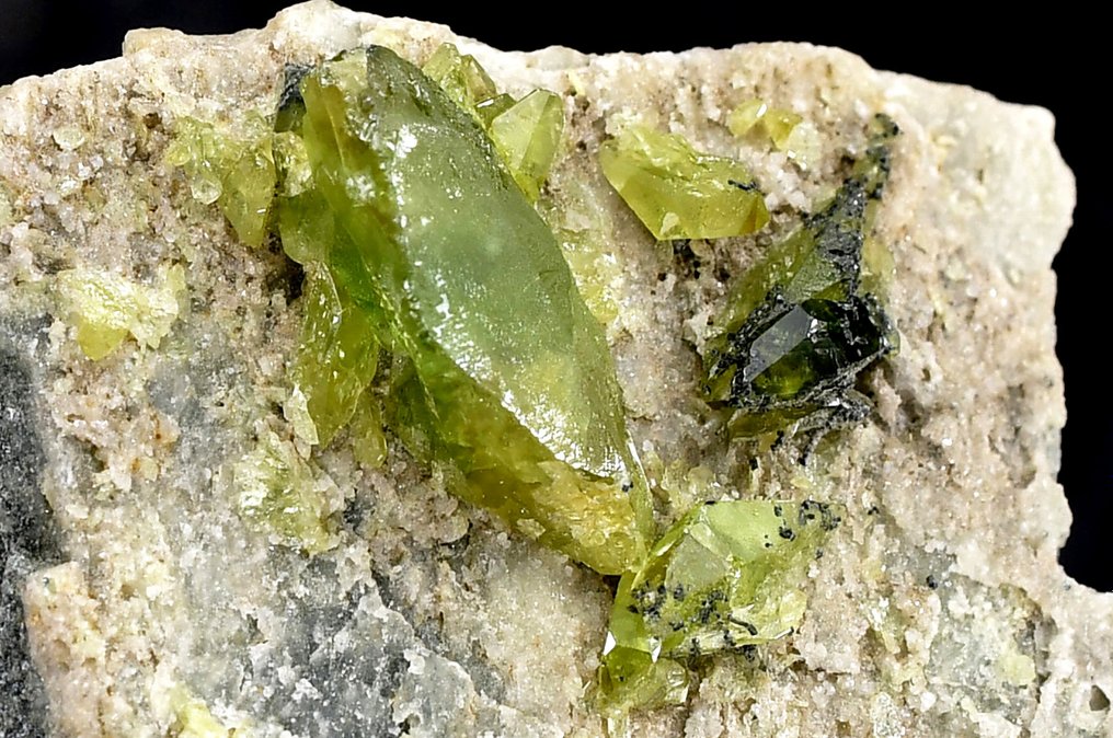 High quality yellow green Titanite and Fengite from Pakistan - Altezza: 6.1 cm - Larghezza: 4.9 cm- 91 g #2.2