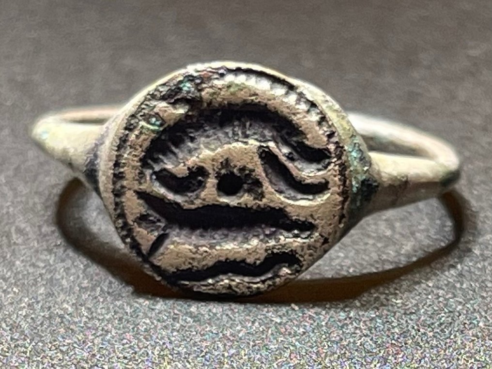 Roman seal ring clearance