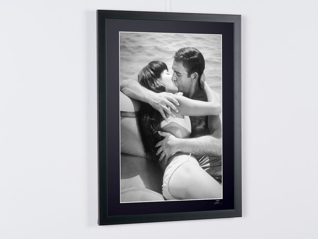 Sean Connery & Mie Hama   -  James Bond 007: You Only Live Twice - 1967 - Fine Art Photography - Luxury Wooden Framed 70X50 cm - Limited Edition Nr 01 of 30 - Serial ID 70012 - Original Certificate (COA), Hologram - 100% New. Shipping Reduction from 3 items #3.2