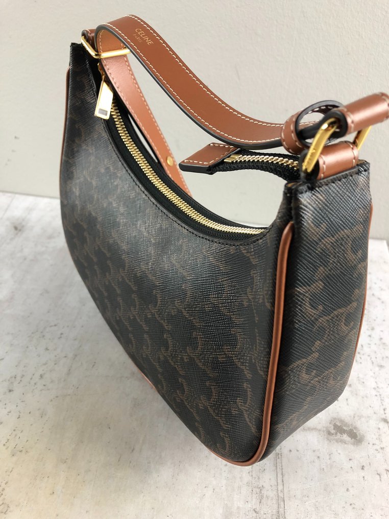 Céline Ava Bag in Triomphe Canvas in Calfskin Tan Handbag auction online Catawiki