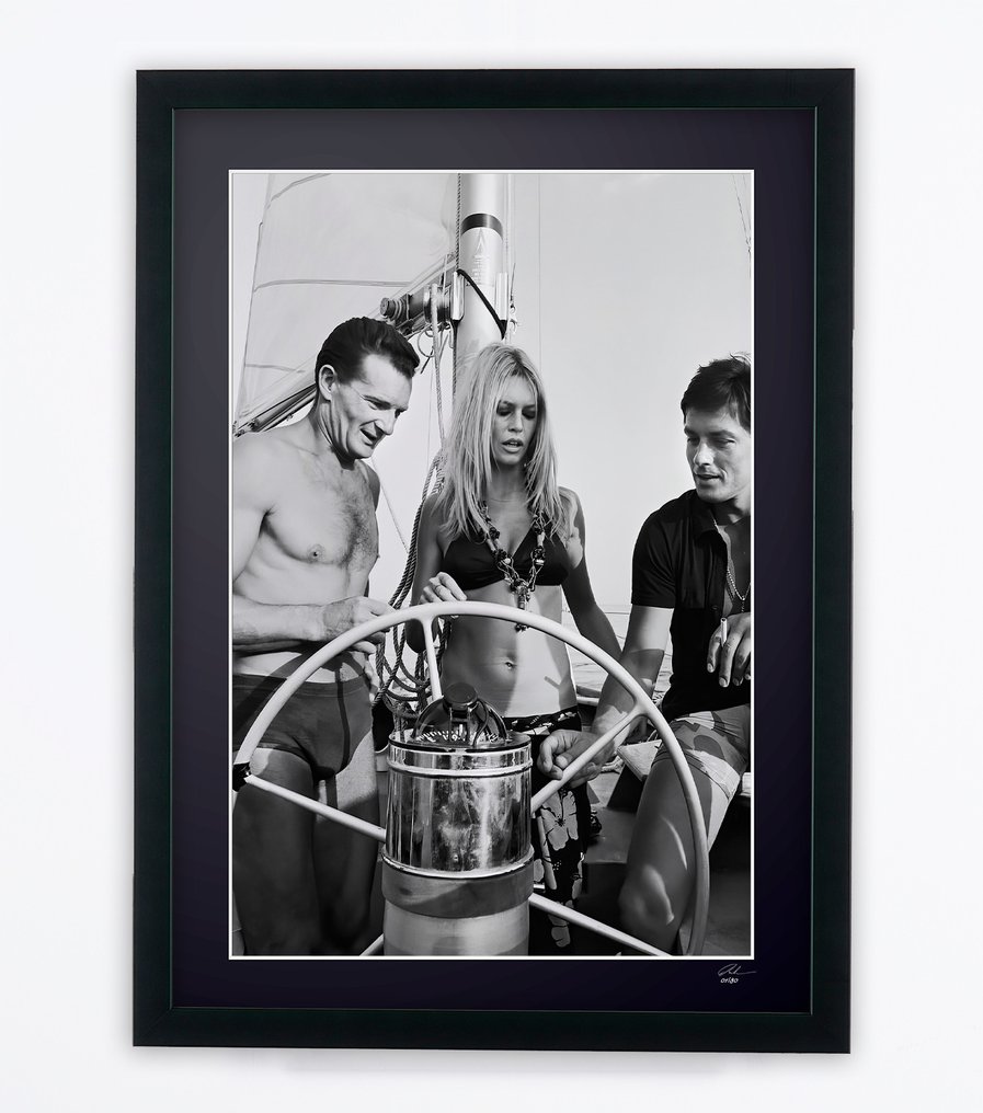 Brigitte Bardot with Alain Delon and Eric Tabarly in Saint-Tropez, 1968 - Fine Art Photography - Luxury Wooden Framed 70X50 cm - Limited Edition Nr 02 of 30 - Serial ID 17196 - Original Certificate (COA), Hologram - 100% New. Shipping Reduction from 3 items #1.0