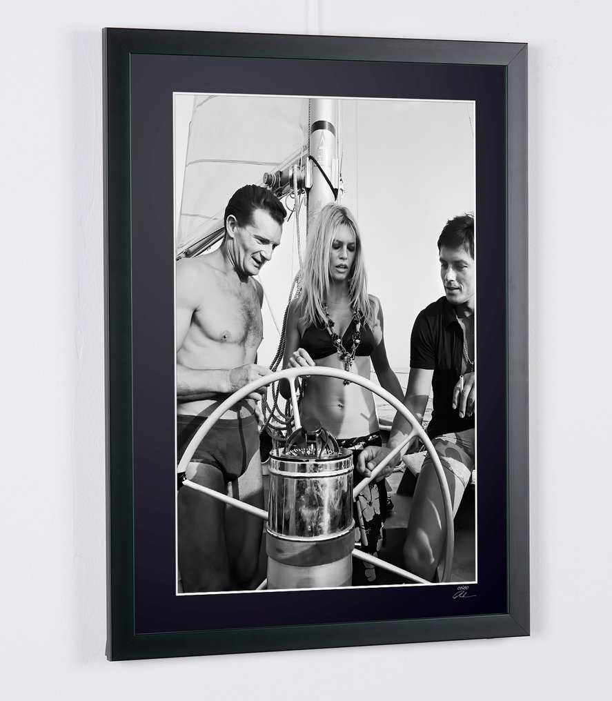 Brigitte Bardot with Alain Delon and Eric Tabarly in Saint-Tropez, 1968 - Fine Art Photography - Luxury Wooden Framed 70X50 cm - Limited Edition Nr 02 of 30 - Serial ID 17196 - Original Certificate (COA), Hologram - 100% New. Shipping Reduction from 3 items #4.3