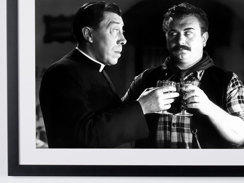 Fernandel « Don Camillo » & Gina Cervi « Peppone » - Don Camillo - Fine Art Photography - Luxury Wooden Framed 70X50 cm - Limited Edition Nr 03 of 30 - Serial ID 17218 - Original Certificate (COA), Hologram - 100% New. Shipping Reduction from 3 items #3.2