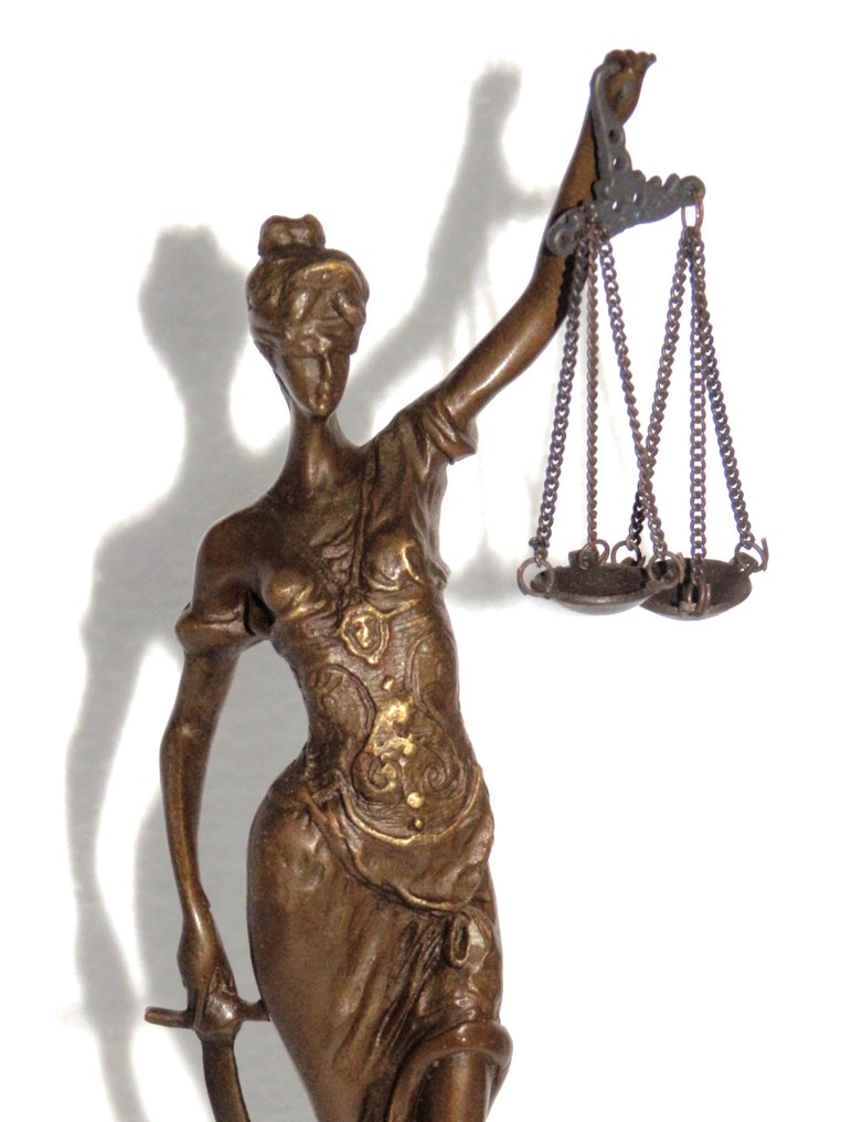 Naar Mayer - 雕塑, Fraai Sculptuur van Vrouwe Justitia beeld op marmeren voet - 24 cm - 黄铜色, 大理石 - 2010 #1.0