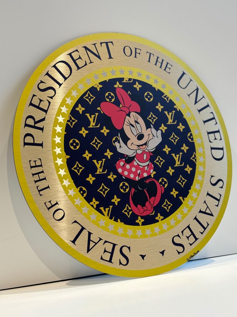 Rob VanMore - President Minnie X LV Circle - 50cm #3.2