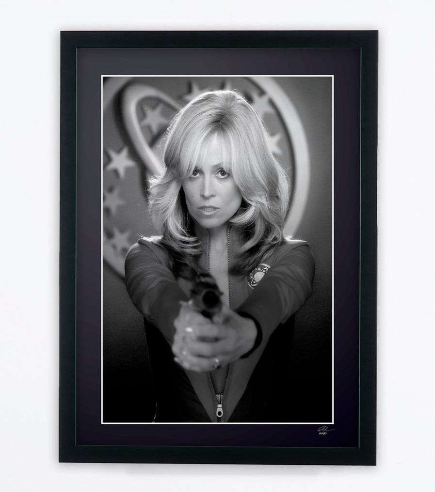 Sigourney Weaver - Galaxy Guest 1999 - Fine Art Photography - Luxury Wooden Framed 70X50 cm - Limited Edition Nr 01 of 30 - Serial ID 17147 - Original Certificate (COA), Hologram - 100% New. Shipping Reduction from 3 items #3.2
