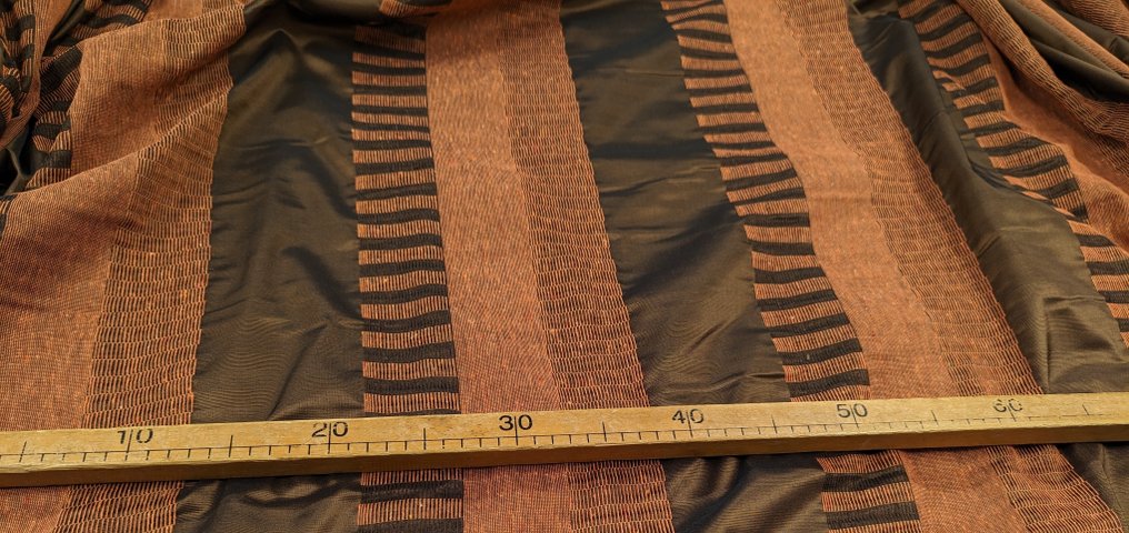 Tessuto Taffettà in seta e lino barrè verticale by Decortex - 655 x 300 cm - Stoff - 655 cm - 300 cm #1.0