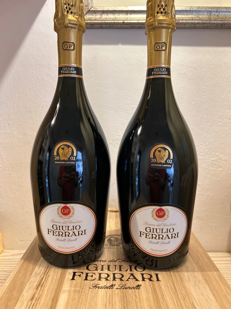 2002 Cantine Ferrari, Giulio Ferrari Riserva "Edizione Limitata" - 特伦托 Extra Brut - 2 Bottles (0.75L) #2.1