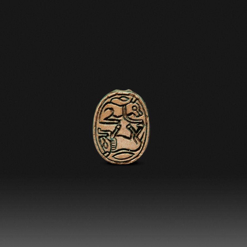 古埃及 玻璃化软玉 圣甲虫。第二中间时期或新帝国,公元前1640年至1070年。高1.9厘米。 #2.1