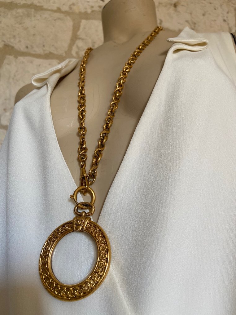 Chanel - Arannyal töltött - Függő #1.0