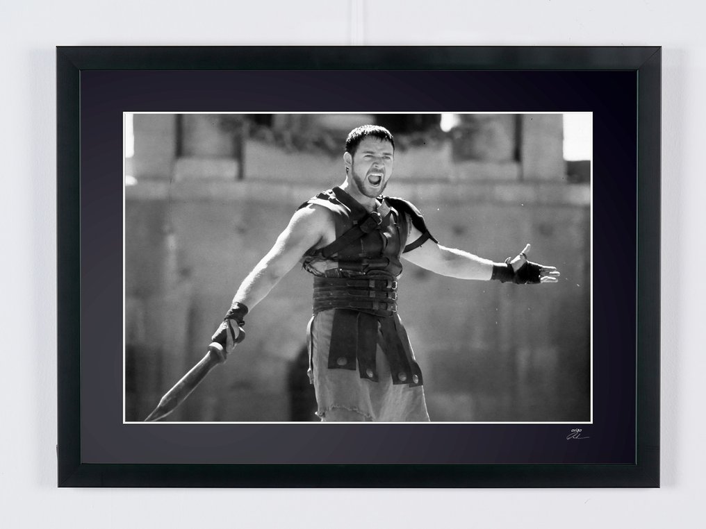 Russell Crowe ‘Gladiator’ (2000) - Academy Awards Oscar 2021 - Fine Art Photography - Luxury Wooden Framed 70X50 cm - Limited Edition Nr 04 of 30 - Serial ID 17145 - Original Certificate (COA), Hologram - 100% New. Shipping Reduction from 3 items #1.0