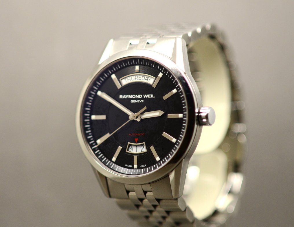 Raymond weil freelancer day date discount