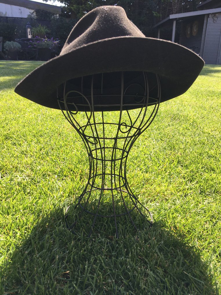 Decorative ornament Europe Top Hat Stand Catawiki