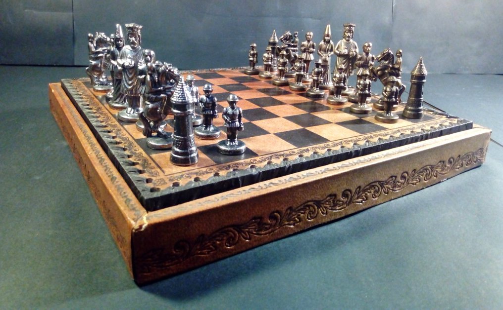 Chess set Camelot ITALFAMA Catawiki