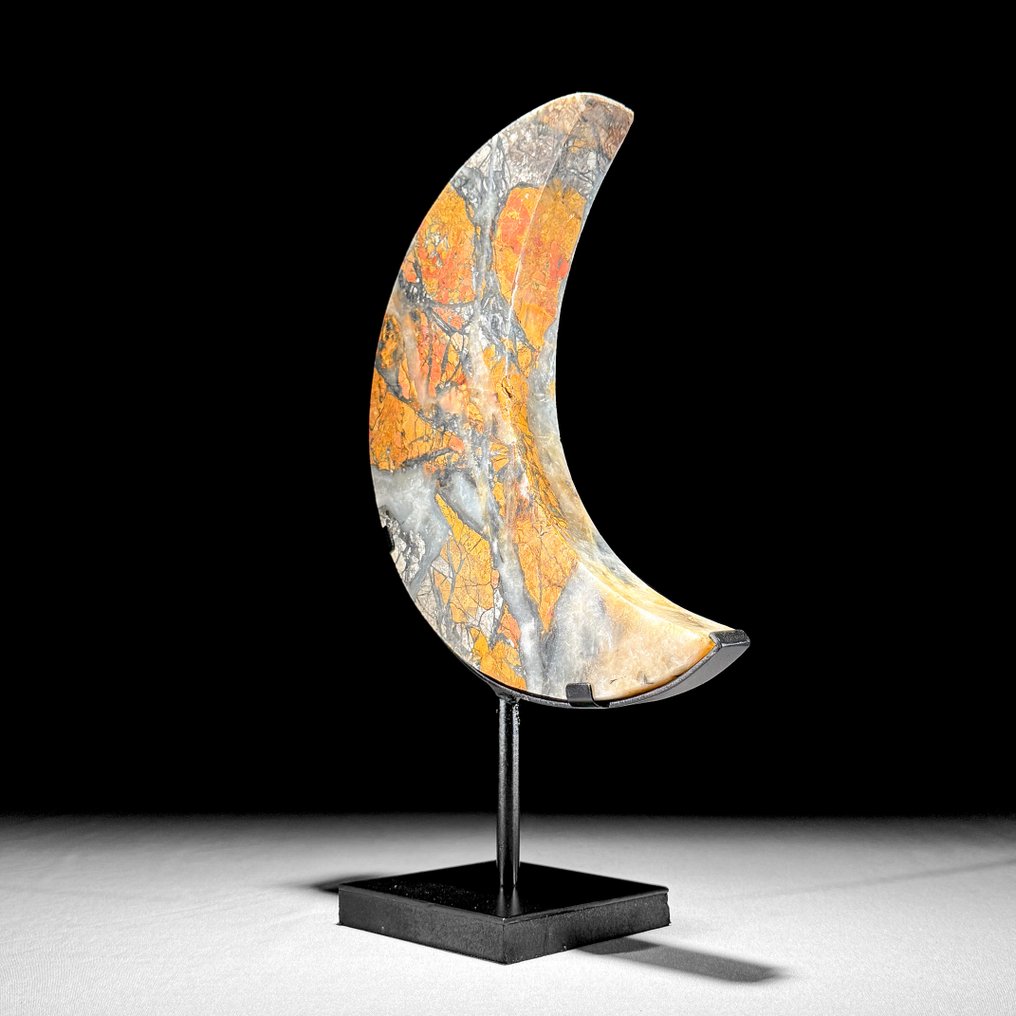 INGET RESERVPRIS - Vacker Maligano Jasper Crescent Moon formad på ett anpassat stativ - Höjd: 27 cm - Bredd: 14 cm- 1700 g #1.2