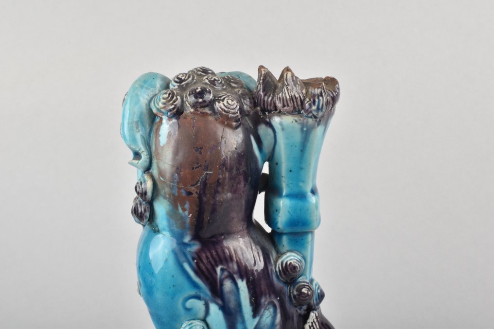 A TURQUOISE AND AUBERGINE BUDDHIST LION - Porcelæn - Kina - Kangxi (1662-1722) #3.1