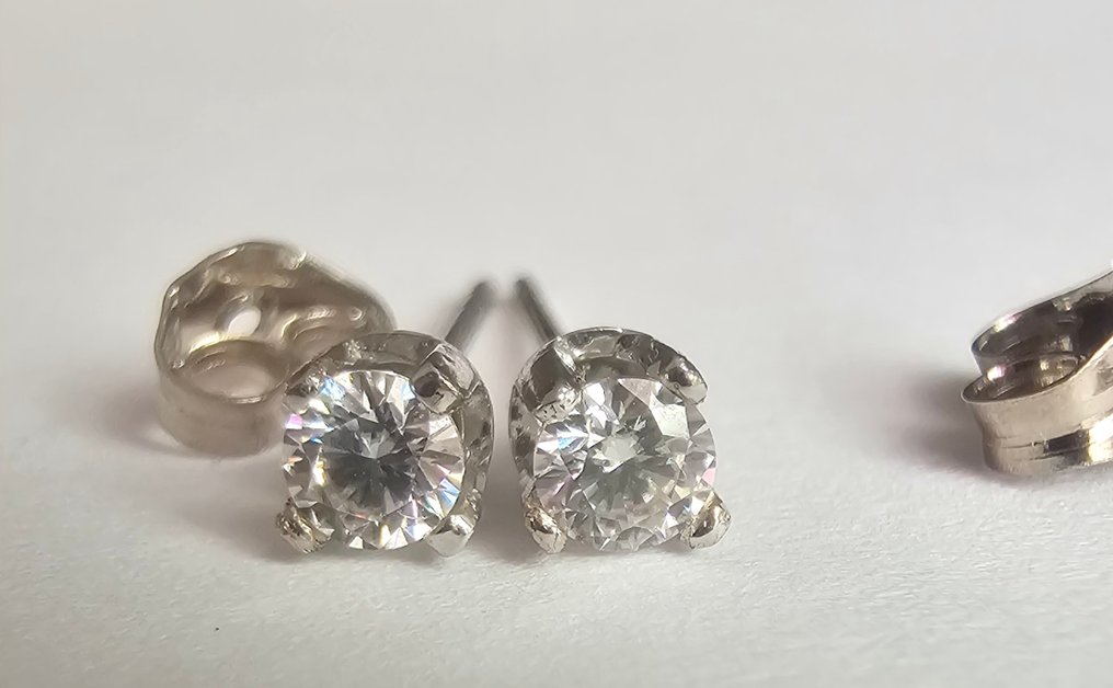 Ei pohjahintaa - Nappikorvakorut - 18 kt. Valkokulta Timantti (Luonnollinen) - Timantti #1.0