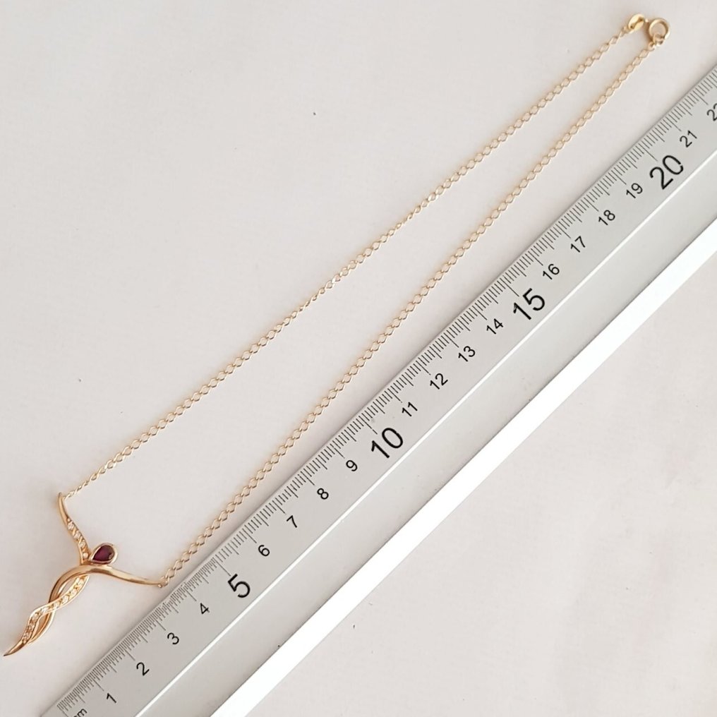 Necklace with pendant - 18 kt. Yellow gold - 0.36ct. tw. Ruby - Diamond #3.2