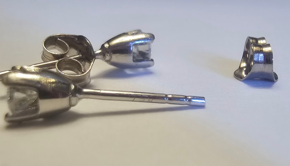 Ei pohjahintaa - Nappikorvakorut - 18 kt. Valkokulta Timantti (Luonnollinen) - Timantti #1.0