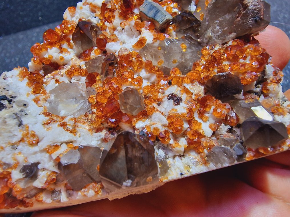 Spessartine Crystal cluster - Height: 100 mm - Width: 80 mm- 295 g - (1) #3.2